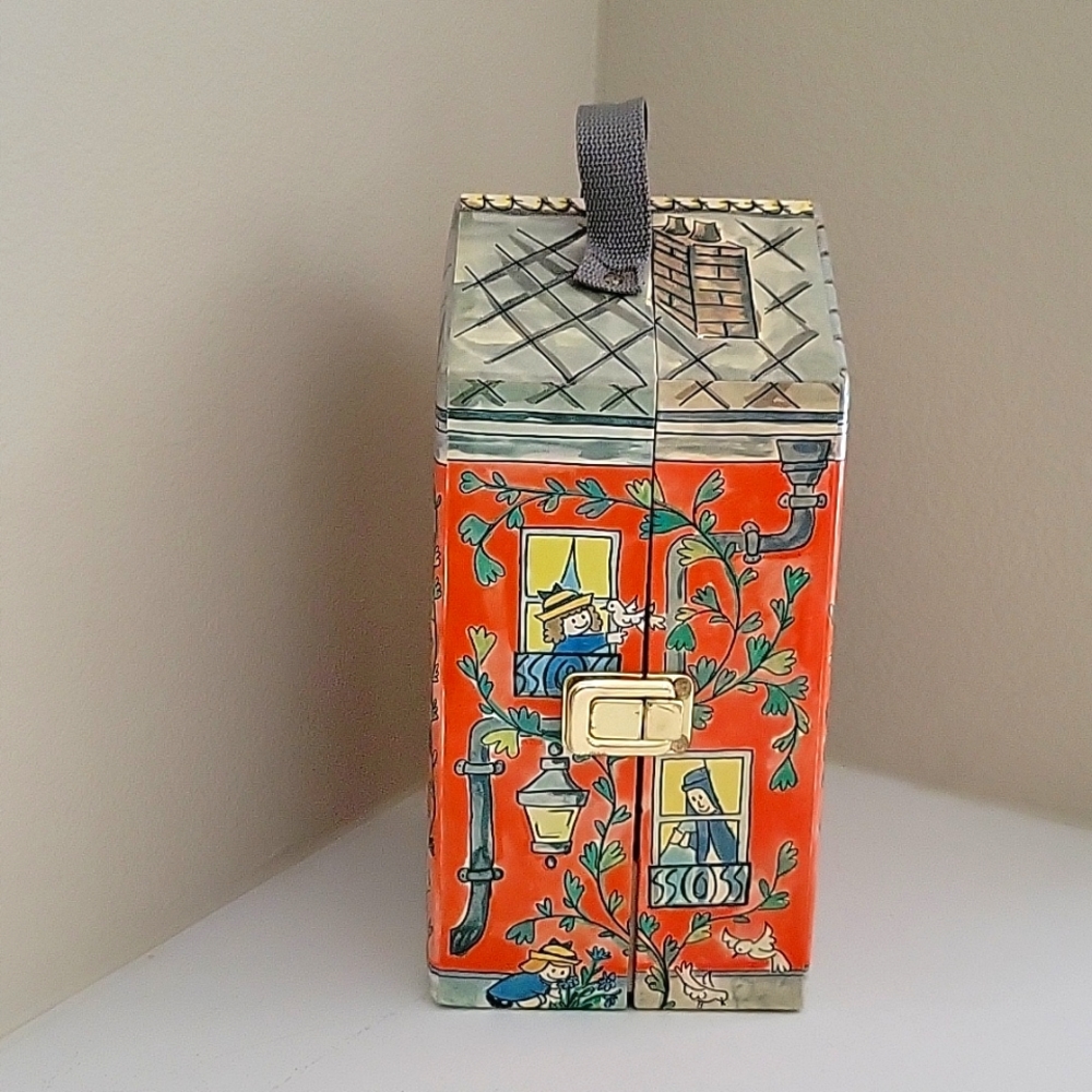 MADELINE'S HOME DOLLS, EDEN TOYS, PARISIAN DECOR, CLOTHS/ DOLL CARRYING TRUNK. - Picture 4 of 10